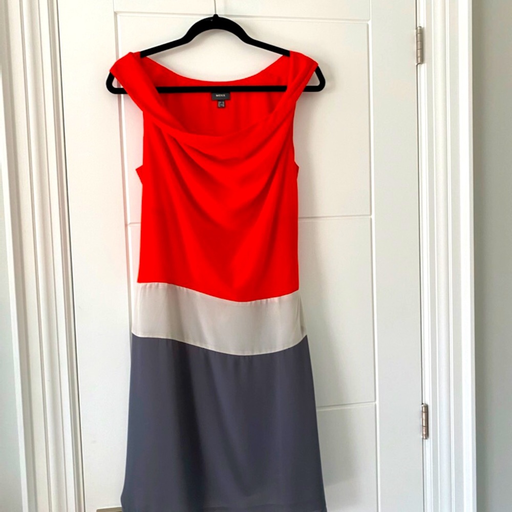 Sleeveless dress